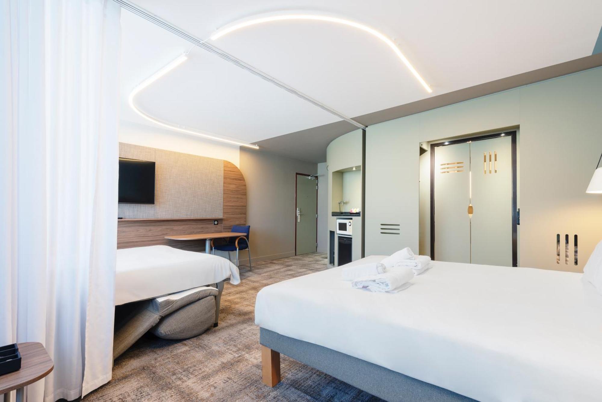 Novotel Centre Hotel 4*